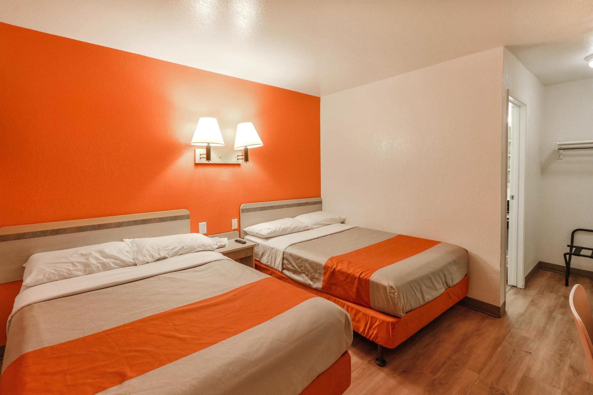 Hotel 6-huntsville, Tx
