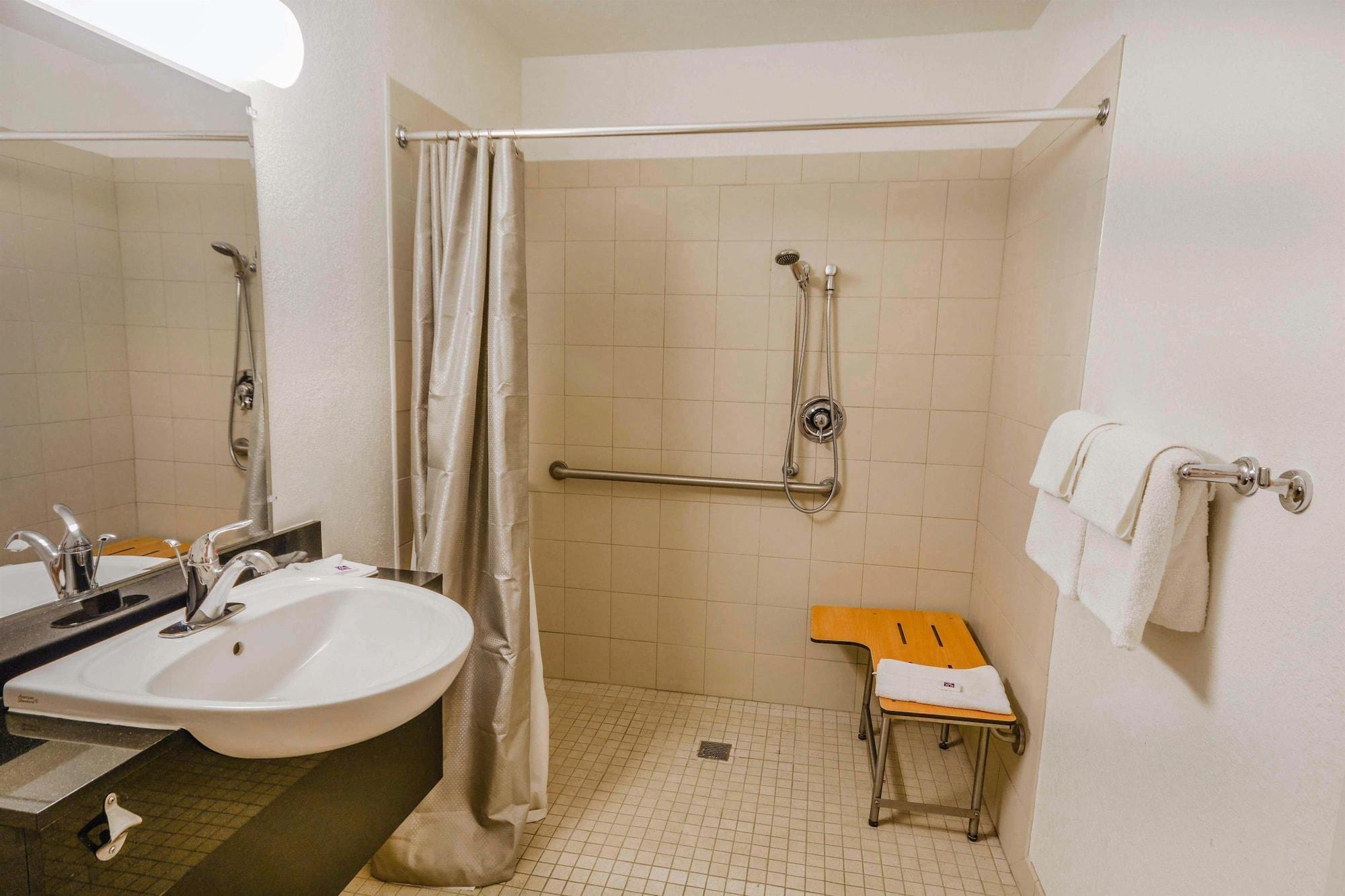Hotel 6-huntsville, Tx 2*